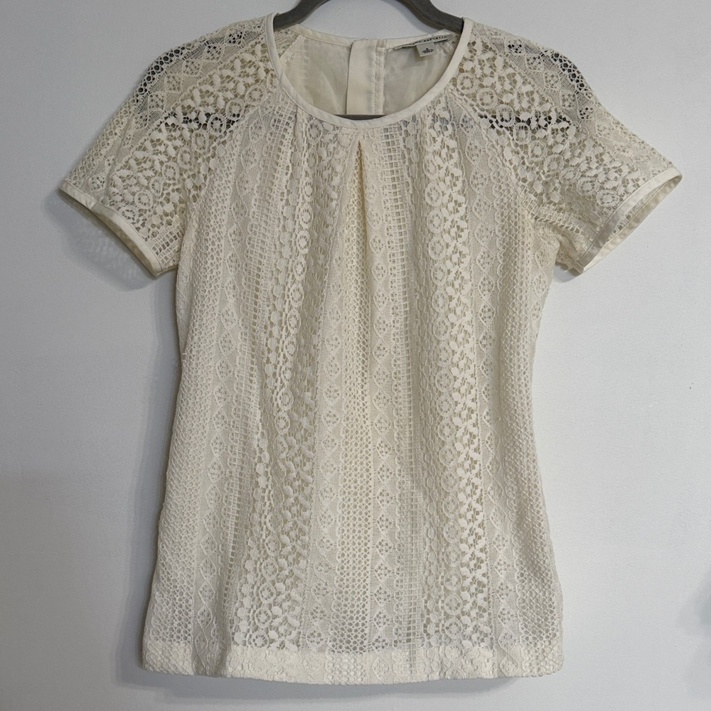 EUC! Banana Republic Cream Lace Short-Sleeve Blouse Size 6 (runs small IMO)